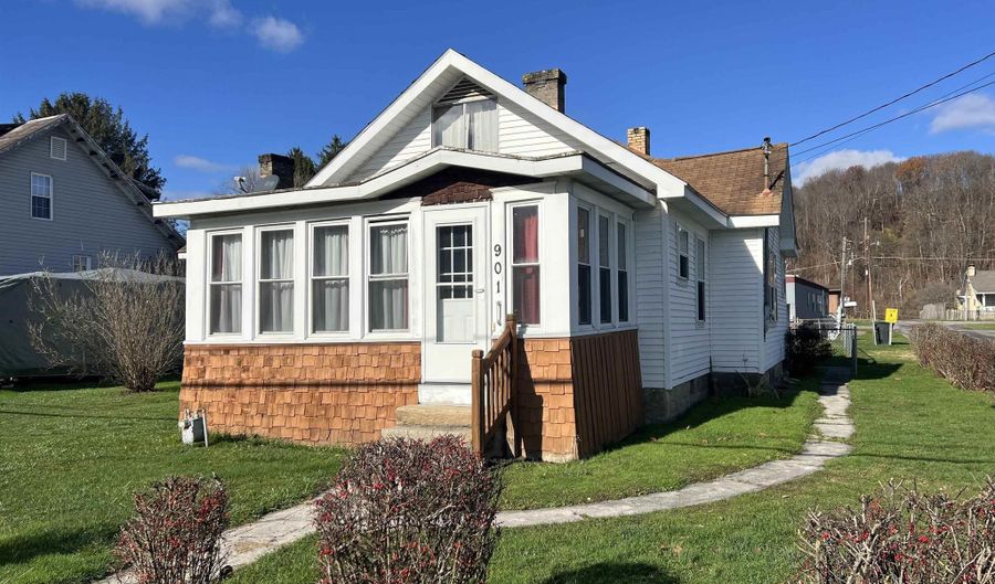 901 Saxman St, Barrackville, WV 26559 - 3 Beds, 1 Bath