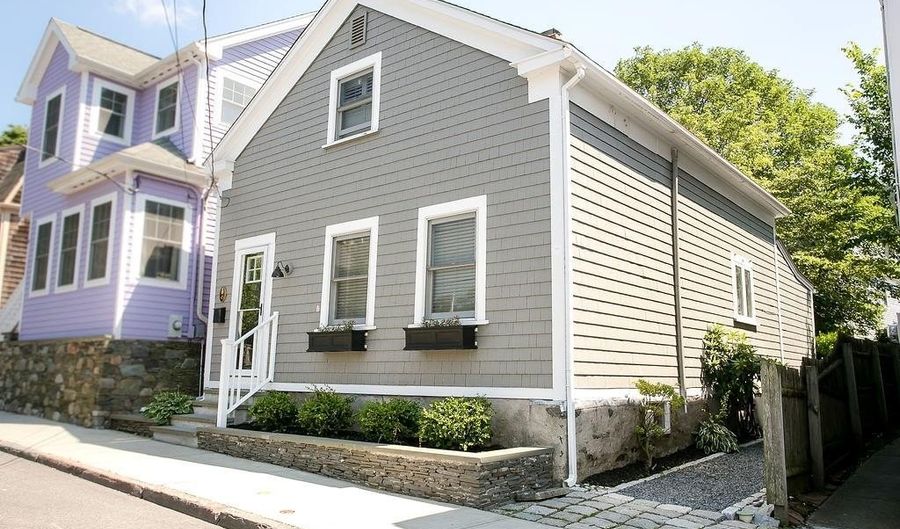 45 Holland St, Newport, RI 02840 - 3 Beds, 2 Bath