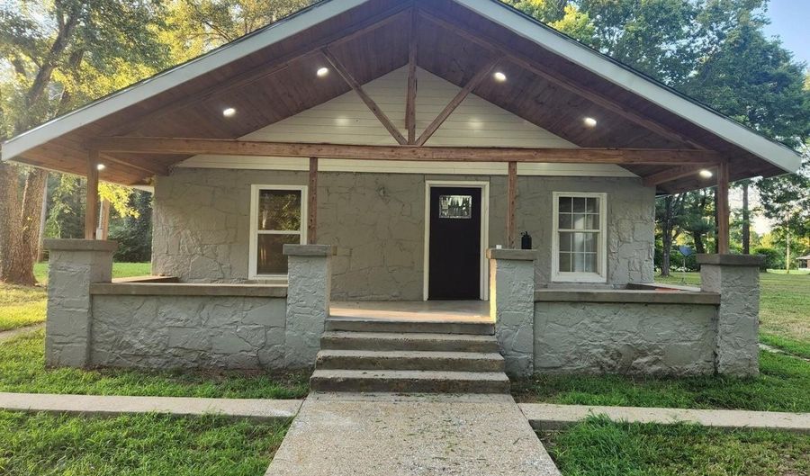 200 Cool Mist Ln, Batesville, AR 72501 - 3 Beds, 2 Bath
