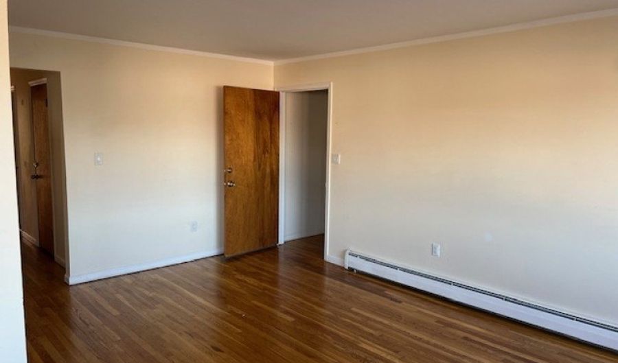 37 Hilton St, Belleville, NJ 07109 - 3 Beds, 1 Bath