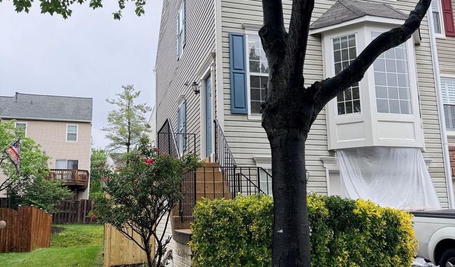 45027 FELLOWSHIP Sq, Ashburn, VA 20147 - 2 Beds, 3 Bath