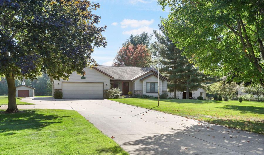 6320 Lincoln St, Allendale, MI 49401 - 3 Beds, 3 Bath