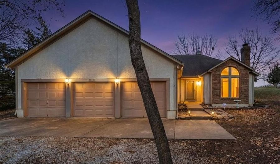 22020 171 St, Basehor, KS 66007 - 3 Beds, 2 Bath
