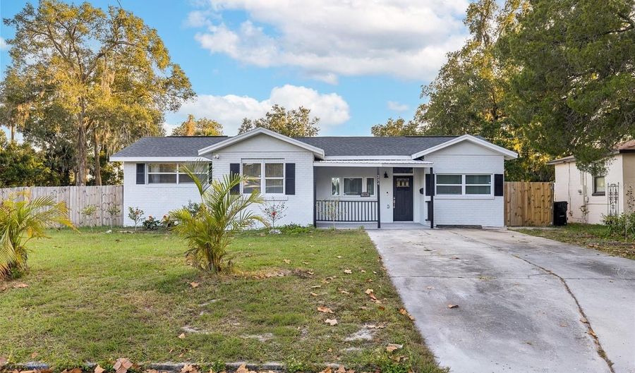 234 W MAGNOLIA St, Apopka, FL 32703 - 3 Beds, 2 Bath