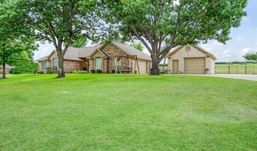 416 Hurricane Creek Cir, Anna, TX 75409 - 3 Beds, 2 Bath