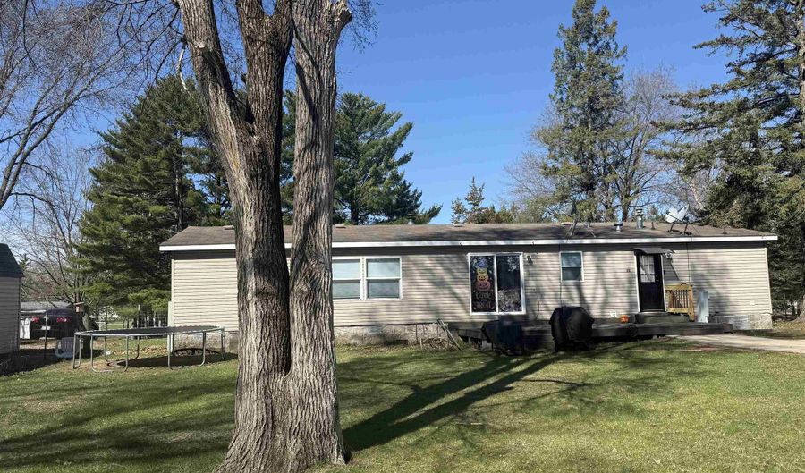 112 S College St, Adams, WI 53910 - 3 Beds, 2 Bath