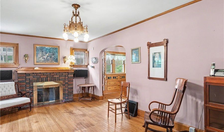 1634 Greenlawn Ave, Akron, OH 44301 - 4 Beds, 3 Bath
