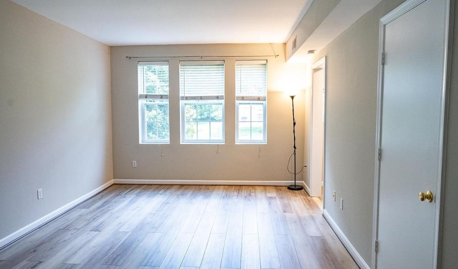 1721 N QUEENS Ln #1-104, Arlington, VA 22201 - 1 Beds, 1 Bath
