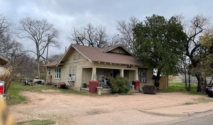 817 Grape St, Abilene, TX 79601 - 3 Beds, 1 Bath