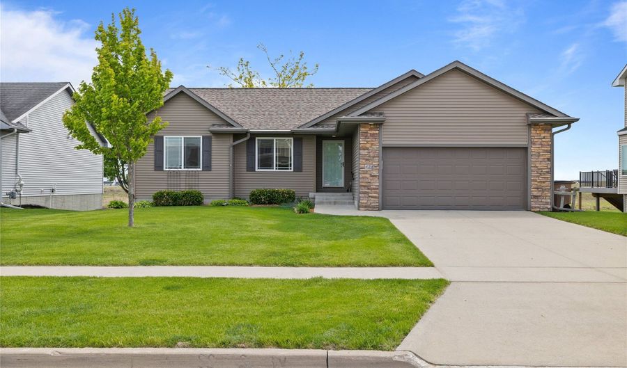 620 28th St SE, Altoona, IA 50009 - 3 Beds, 2 Bath