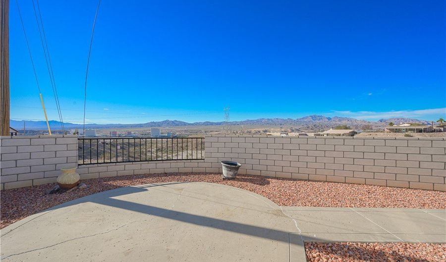 3061 Oak Pl, Bullhead City, AZ 86429 - 2 Beds, 2 Bath
