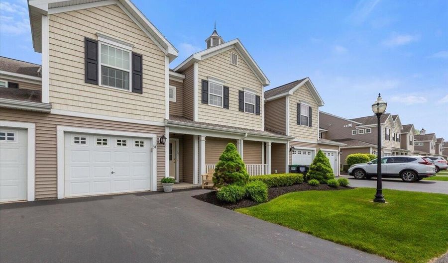 37 Governor Cir, Albany, NY 12208 - 3 Beds, 2 Bath
