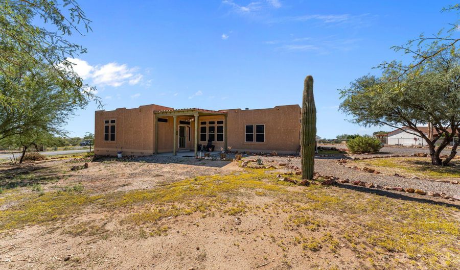 23315 W STAGHORN Ln, Congress, AZ 85332 - 4 Beds, 4 Bath