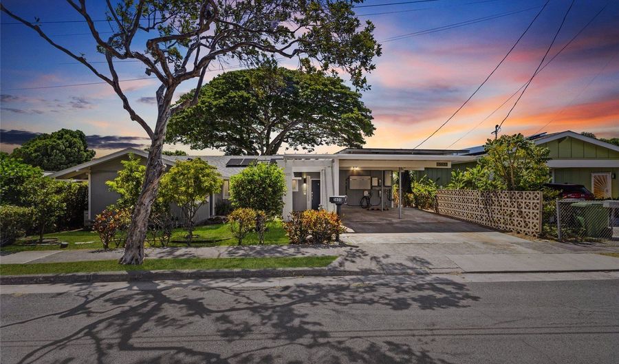 5633 Kanau St, Honolulu, HI 96821 - 4 Beds, 3 Bath