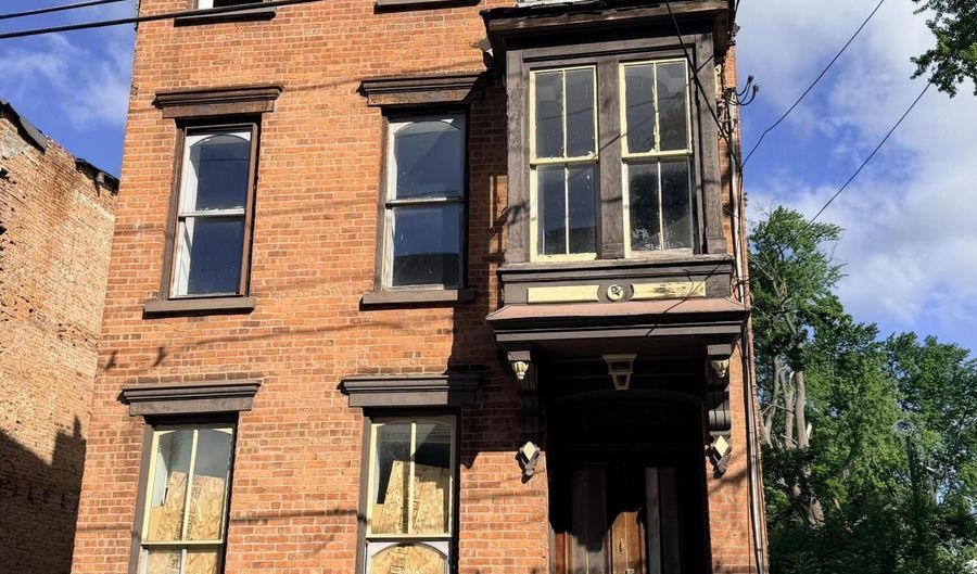 13 Lexington Ave, Albany, NY 12206 - 5 Beds, 2 Bath