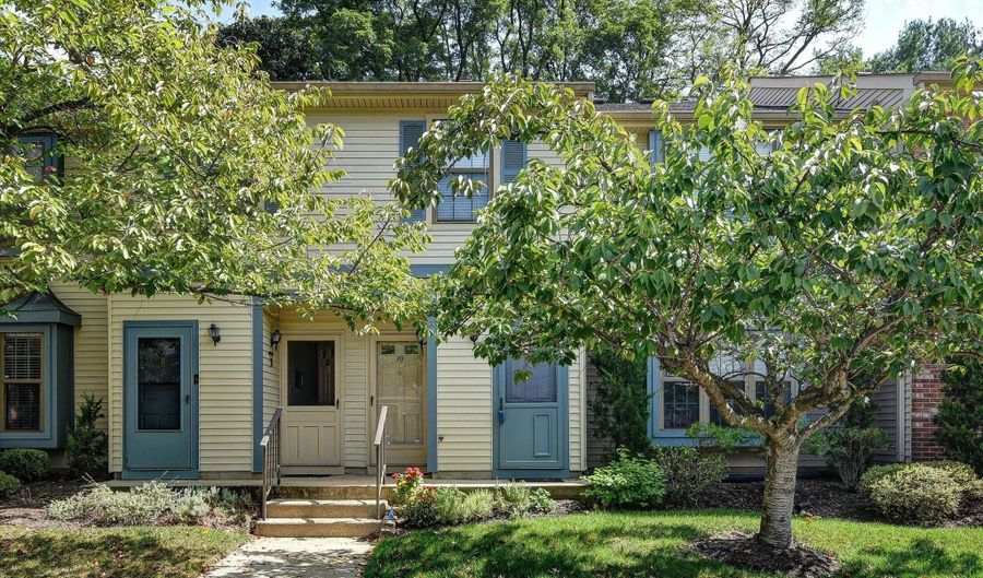 31 Balmoral Ct, Aberdeen, NJ 07747 - 2 Beds, 2 Bath