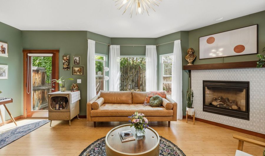 62 N Mountain Ave, Ashland, OR 97520 - 3 Beds, 3 Bath