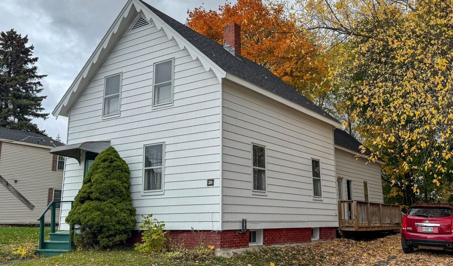 339 Essex St, Bangor, ME 04401 - 3 Beds, 0 Bath