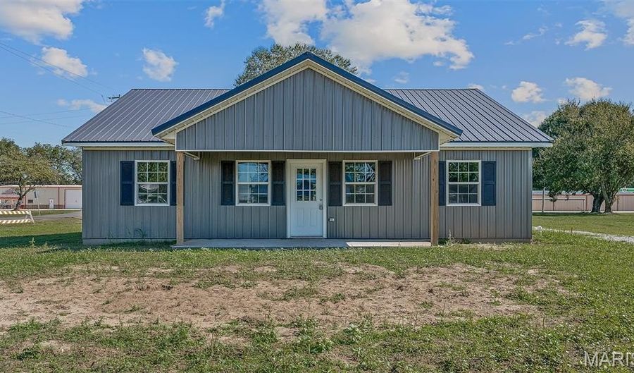 100 Oak St, Arbyrd, MO 63821 - 3 Beds, 2 Bath