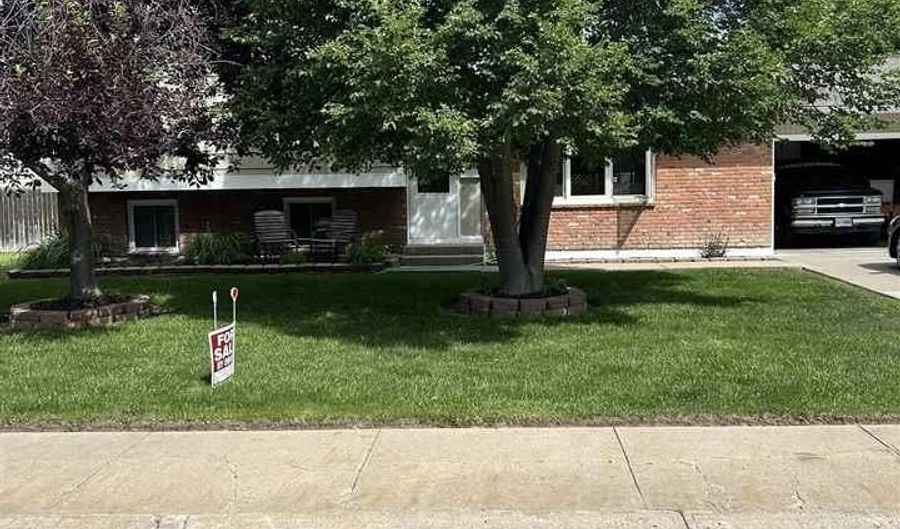 766 W 14TH St, Alliance, NE 69301 - 4 Beds, null Bath