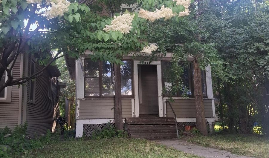 1122 S Washington St, Aberdeen, SD 57401 - 3 Beds, 1 Bath