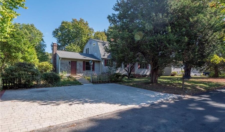 12 Overlook Rd, Narragansett, RI 02882 - 4 Beds, 2 Bath