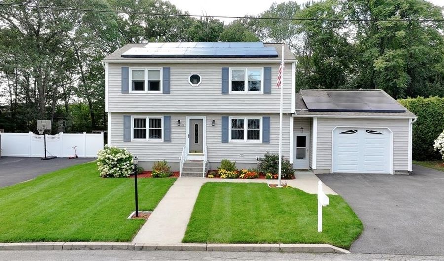 9 Patricia Dr, North Providence, RI 02904 - 3 Beds, 2 Bath