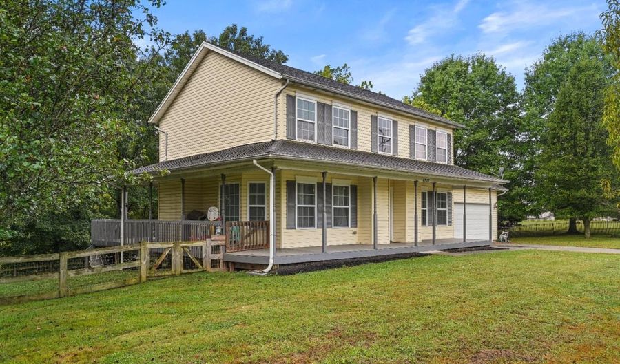 4727 Tall Oak Dr, Aurora, IN 47001 - 4 Beds, 3 Bath