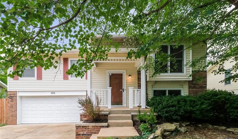808 Timberfield Dr, Ballwin, MO 63021 - 4 Beds, 3 Bath