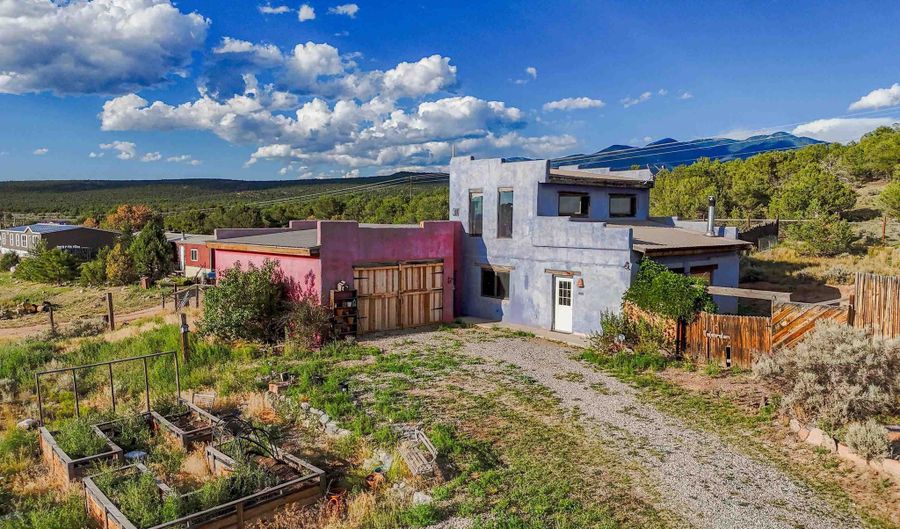 803 Highway 522, Arroyo Hondo, NM 87529 - 2 Beds, 2 Bath