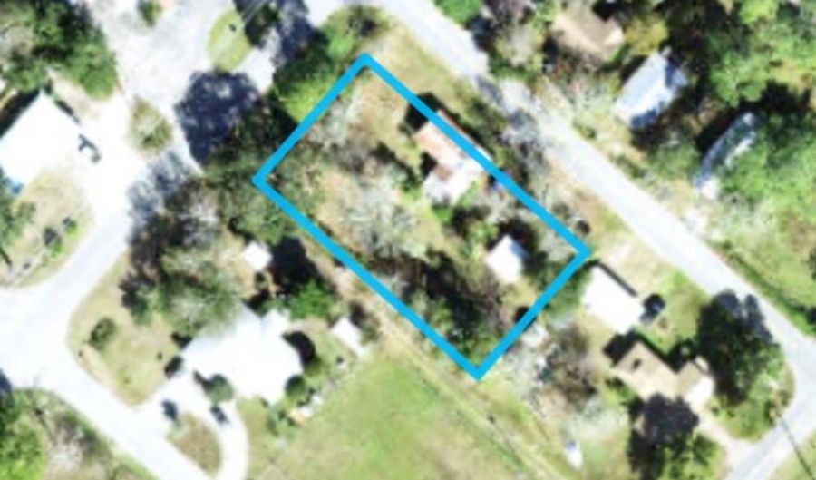 128 16th St, Apalachicola, FL 32320 - 3 Beds, 1 Bath