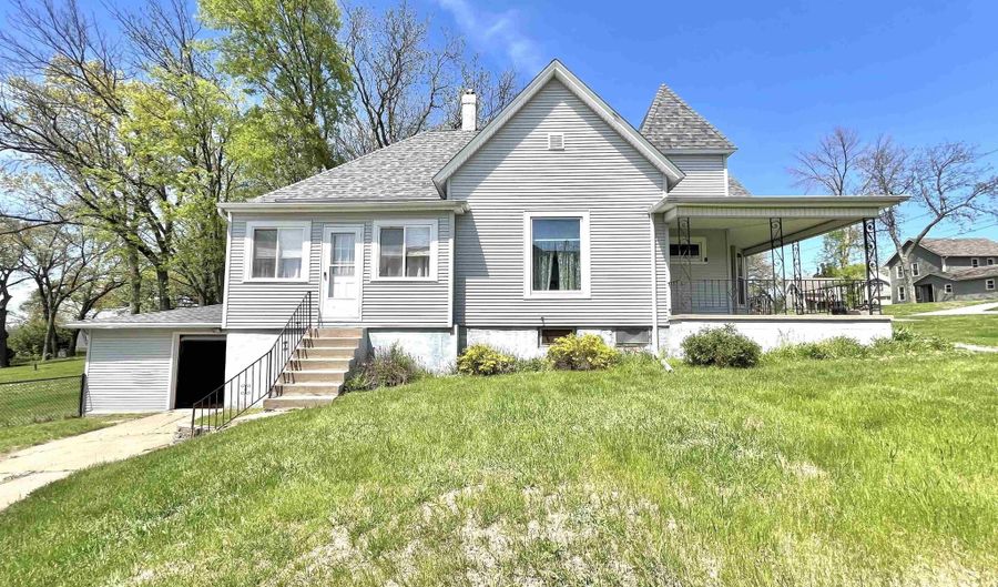1315 Locust St, Atlantic, IA 50022 - 2 Beds, 1 Bath