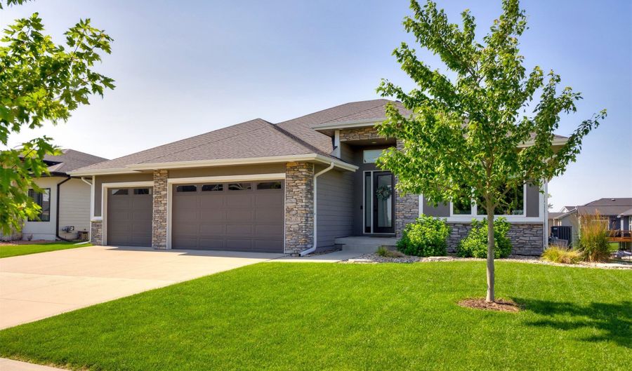 3107 NE 17th St, Ankeny, IA 50021 - 4 Beds, 4 Bath