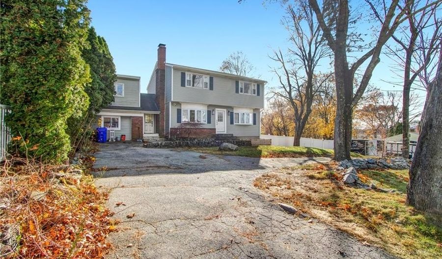 40 Rosner Ave, North Providence, RI 02904 - 3 Beds, 2 Bath