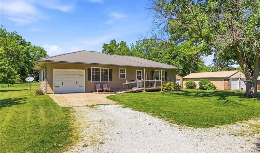 4 Skyline Dr, Adrian, MO 64720 - 4 Beds, 2 Bath
