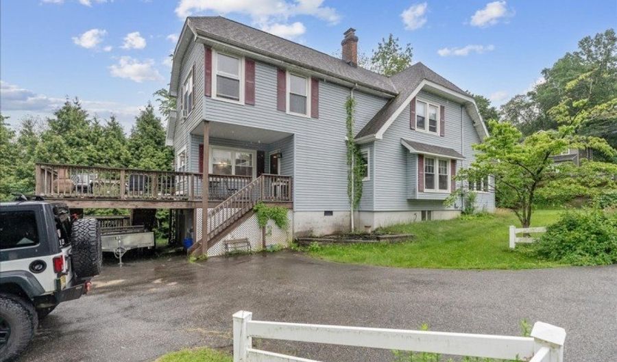 71 Main St, Bayonne, NJ 07035 - 4 Beds, 2 Bath