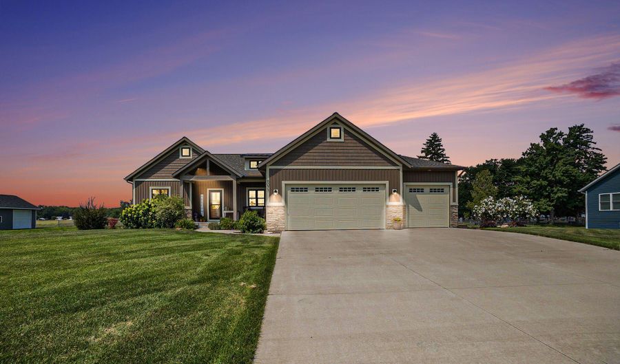 6077 Molli Dr, Allendale, MI 49401 - 4 Beds, 3 Bath