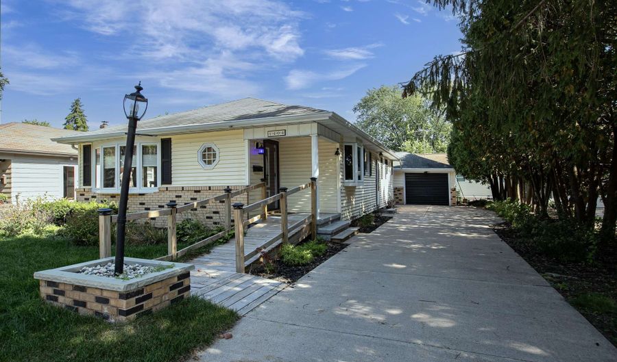 1404 N CHARLOTTE St, Appleton, WI 54911 - 3 Beds, 1 Bath