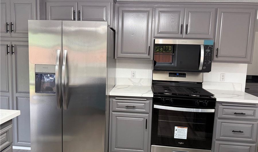 2435 W Broadway, Anaheim, CA 92804 - 3 Beds, 2 Bath