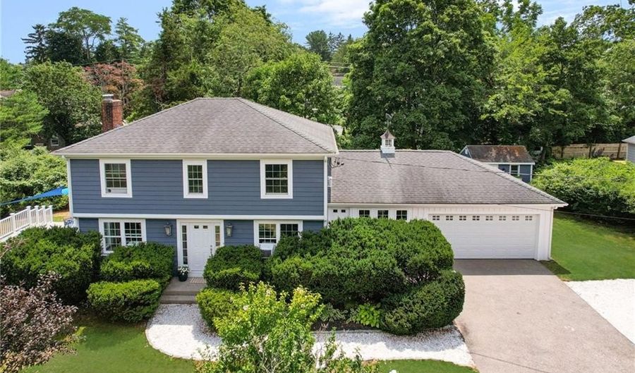 9 Foster St, Barrington, RI 02806 - 3 Beds, 3 Bath