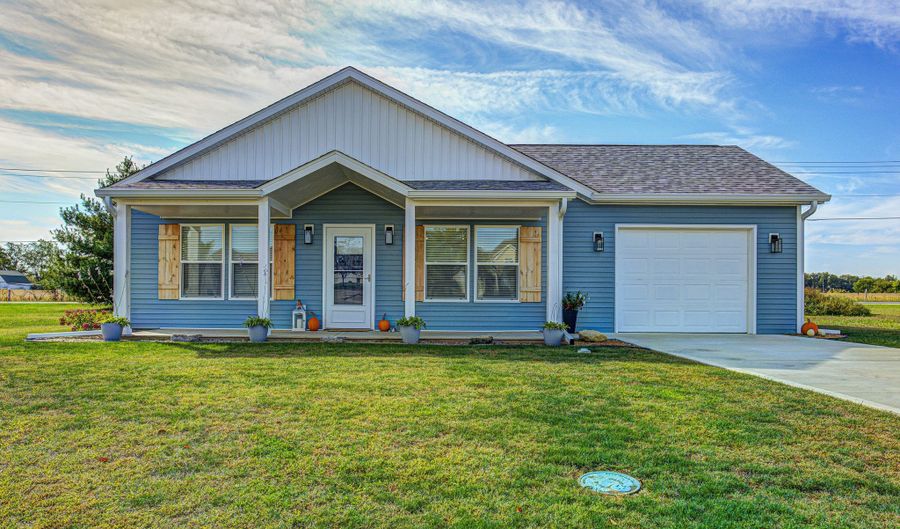 105 Sunburst Cir, Alexandria, IN 46001 - 3 Beds, 2 Bath
