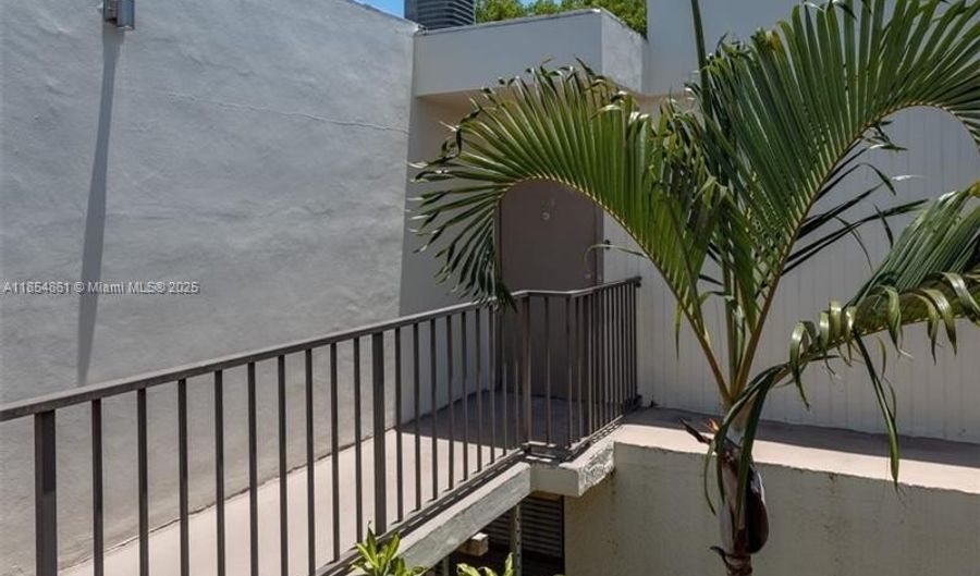 20350 W Country Club Dr PH24-4, Aventura, FL 33180 - 3 Beds, 2 Bath