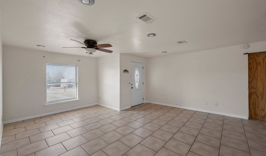 310 S 3rd St, Abbott, TX 76621 - 2 Beds, 1 Bath
