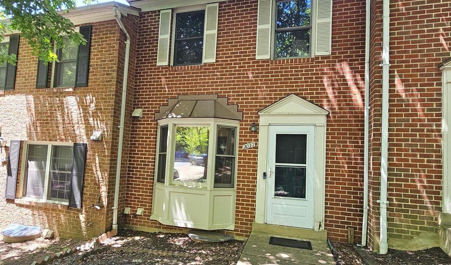 2037 GLEBE Rd, Arlington, VA 22204 - 3 Beds, 2 Bath