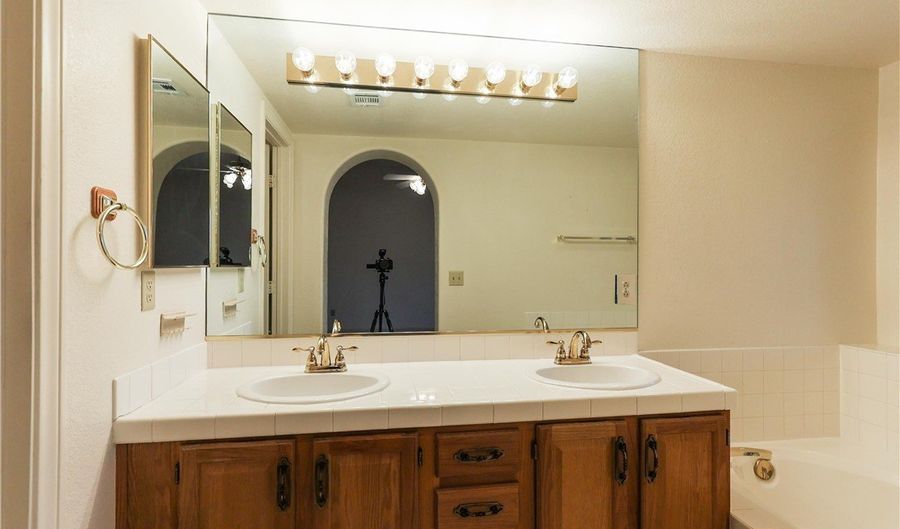 390 Montego Ln, Boulder City, NV 89005 - 2 Beds, 2 Bath