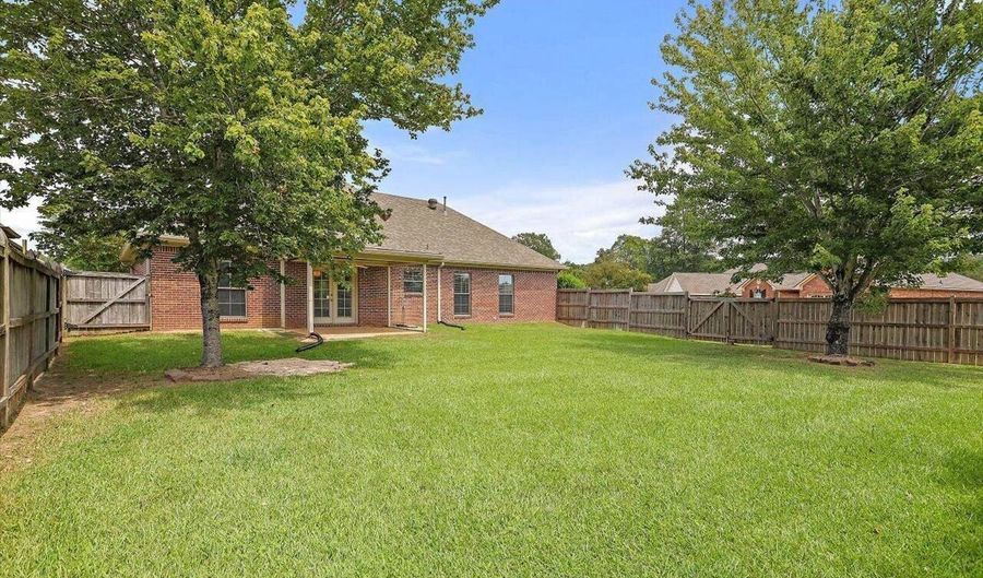 113 W Pinebrook Dr, Brandon, MS 39047 - 3 Beds, 2 Bath