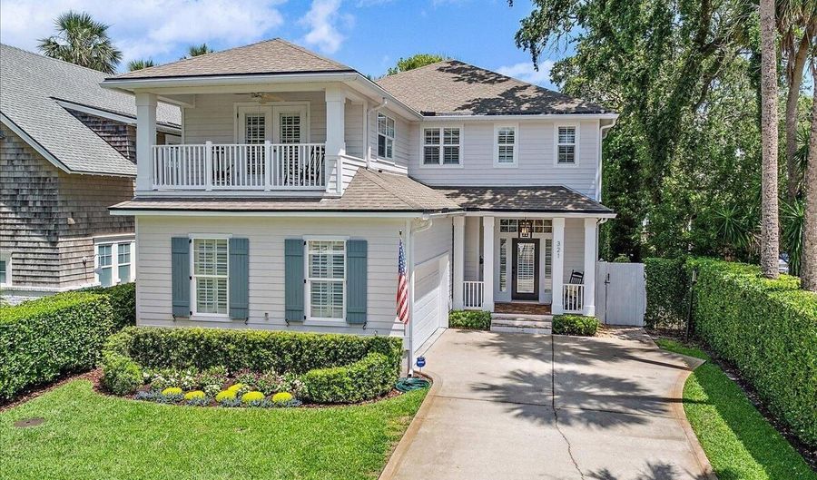321 5TH St, Atlantic Beach, FL 32233 - 4 Beds, 2 Bath
