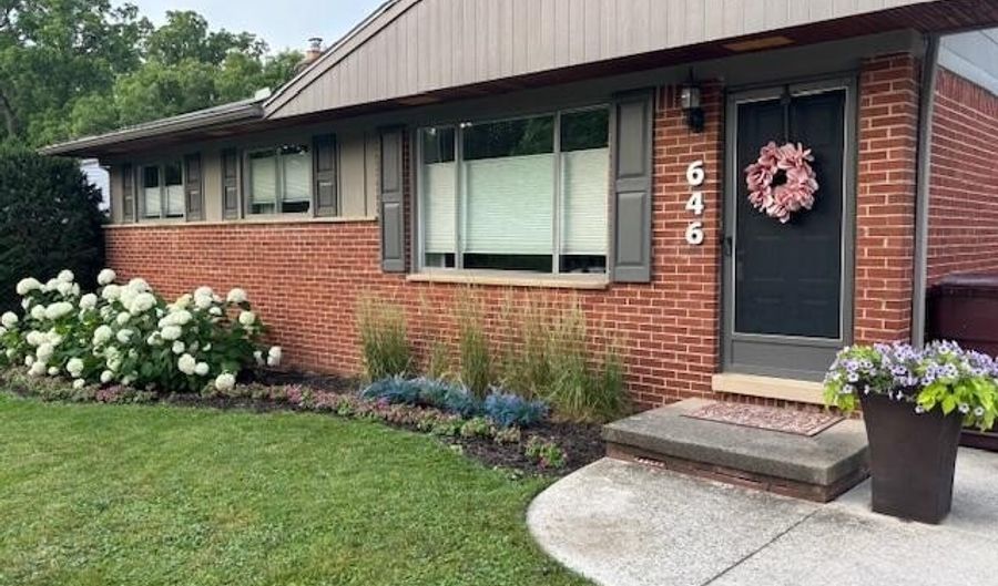 646 Dellwood Dr, Ann Arbor, MI 48103 - 3 Beds, 2 Bath