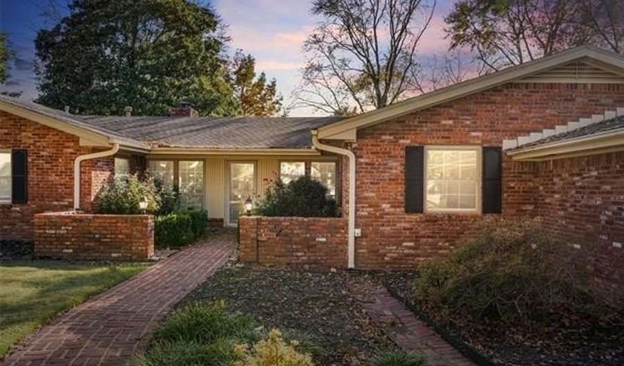 941 SE Paddock Ct, Bartlesville, OK 74006 - 4 Beds, 3 Bath