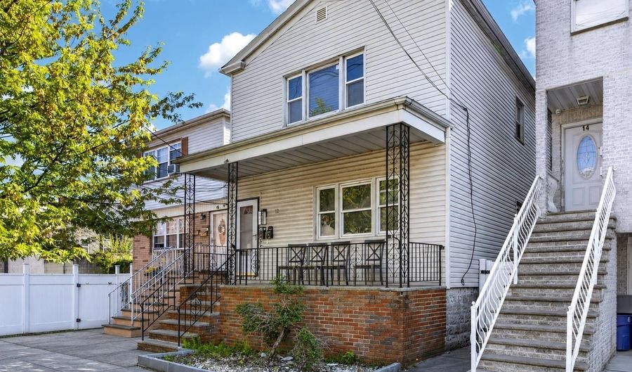 12 W 10TH St, Bayonne, NJ 07002 - 7 Beds, 3 Bath
